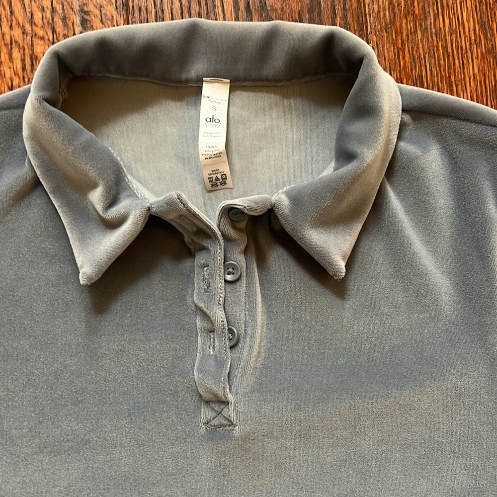 VGUC Alo cropped Velour choice polo - Picture 2 of 6